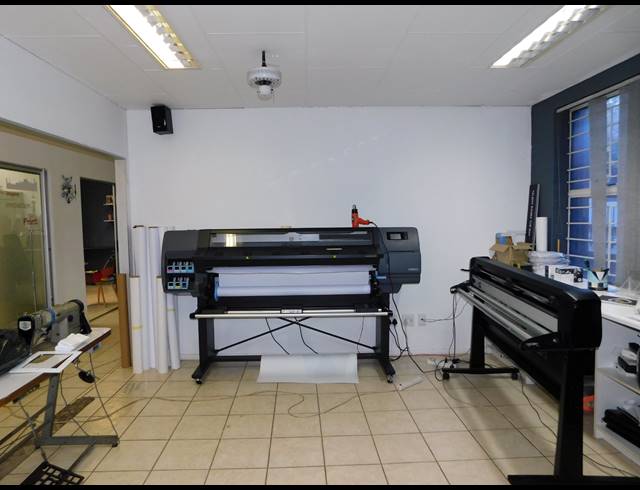 161M² OFFICE FOR SALE IN FERNDALE